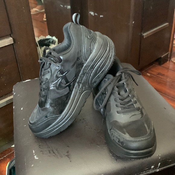 Gravity Defyer - Picture 1 of 5